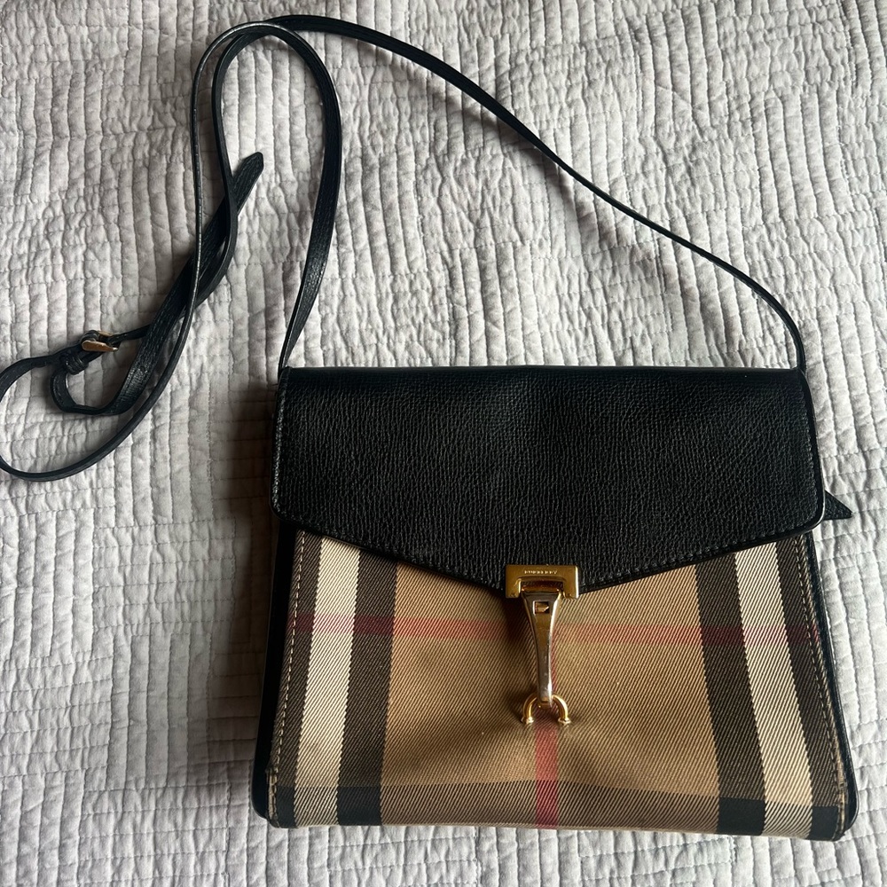 Authentic Burberry Macken Leather crossbody purse